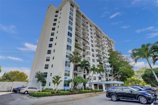 Building Photo - 1800 N Andrews Ave