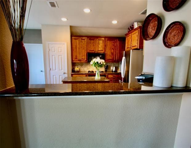 Building Photo - 2734 Greenway Dr