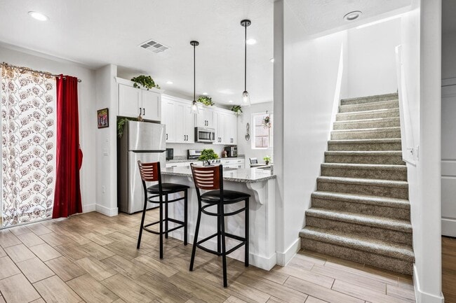 Building Photo - 438 N Stone Mountain Dr