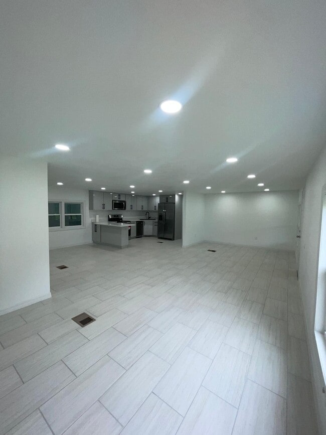 Building Photo - 5024 Marina Dr