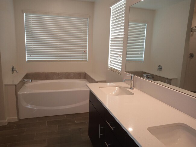 Building Photo - 1945 Kelly Ln