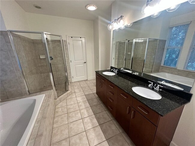 Building Photo - 726 Cosmopolitan Dr NE