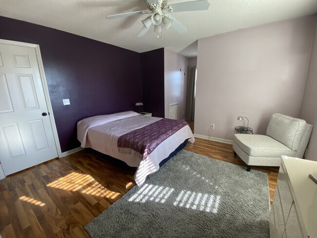 Building Photo - 2837 Bridgeport Dr
