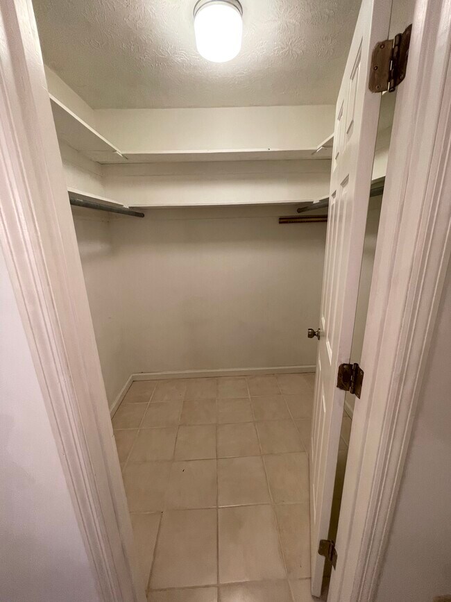 Master closet - 9548 Miamisburg Springboro Rd