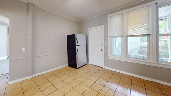 Building Photo - 6011 Pear Ave