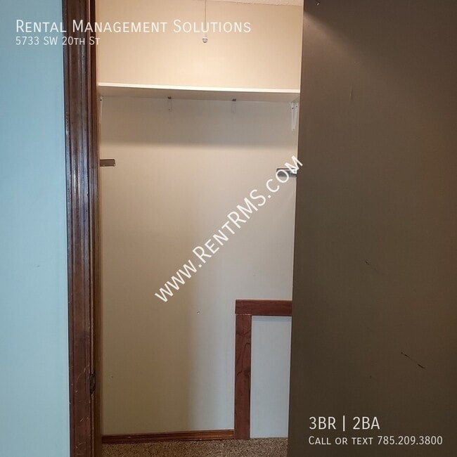 Building Photo - 5733 SW 20th St