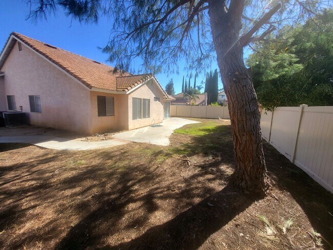 Building Photo - Great Single Story w/ 3 Car Garage