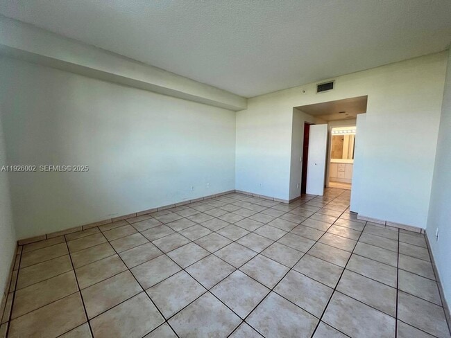 Building Photo - 2475 Brickell Ave