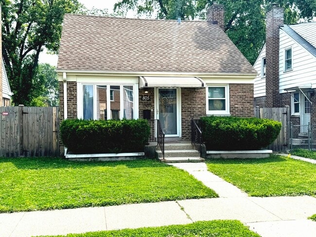 Primary Photo - 805 Norfolk Ave