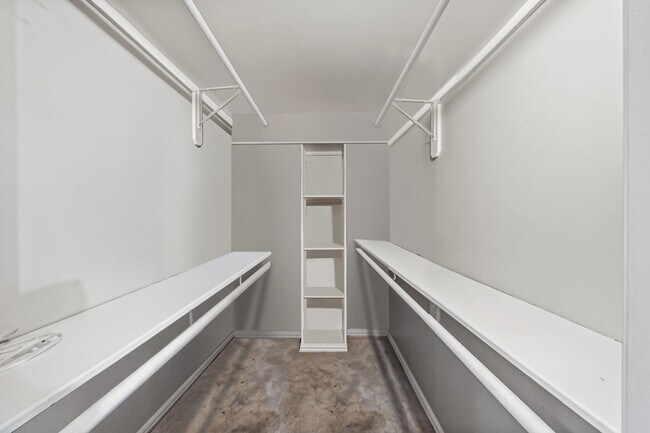 Building Photo - 2018 Westlake Rd