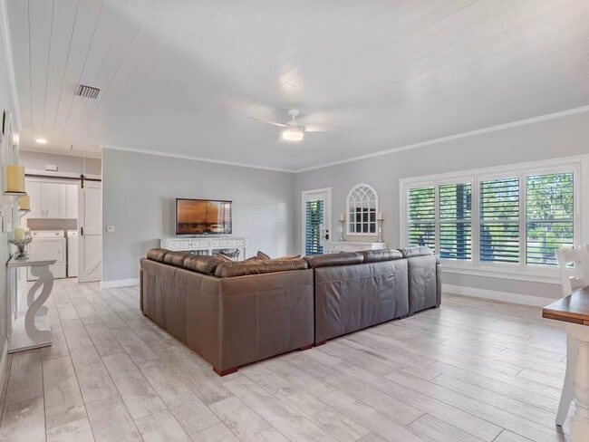 Building Photo - 5660 Deer Path Ln