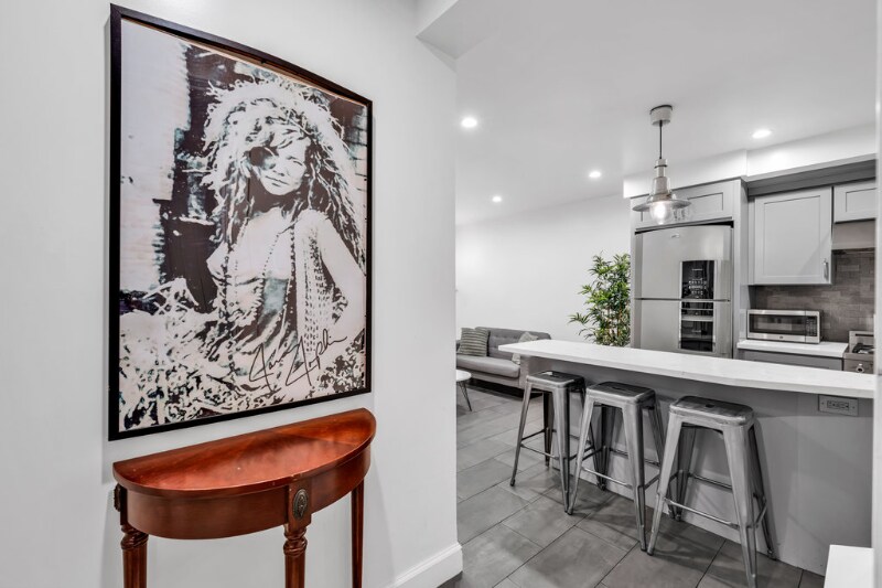 Building Photo - 3014a Pine St