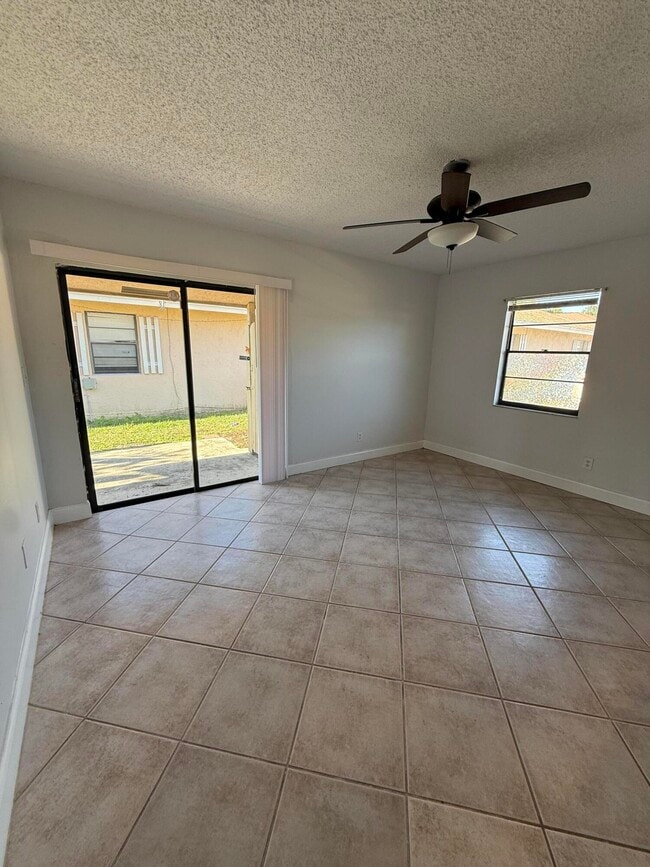 Building Photo - 1183 White Pine Dr