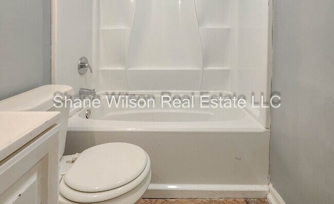 Building Photo - 5327 Lee Ave