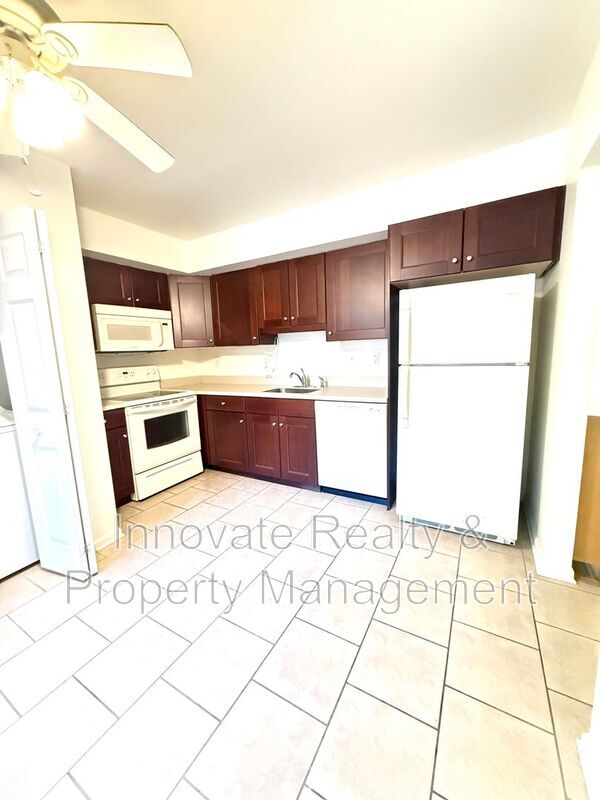 Building Photo - 304 Brookwood Dr