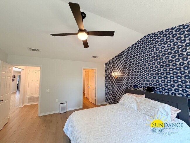 Building Photo - Stunning 3 Bedroom Home in Gulf Breeze with stand out accents!