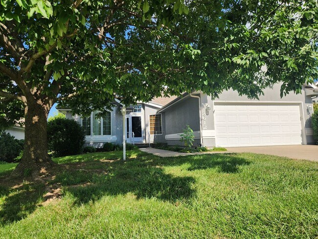 Building Photo - Executive 3+BR, 3BTH Rancher, 2car gar (with ALL utilities only $450/mo) and lawncare and snow re...