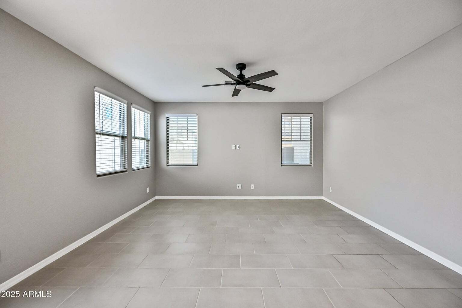 Building Photo - 3817 N 100th Dr