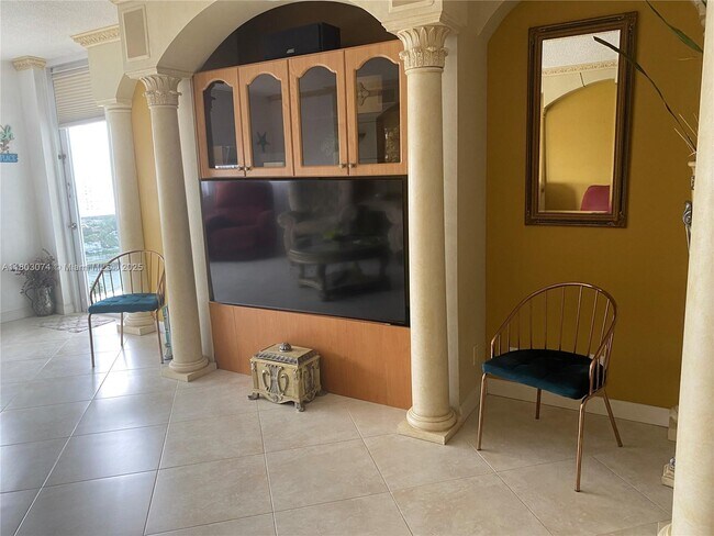 Building Photo - 3725 S Ocean Dr