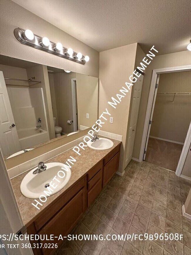 Building Photo - 2406 Pleasanton Ct SE