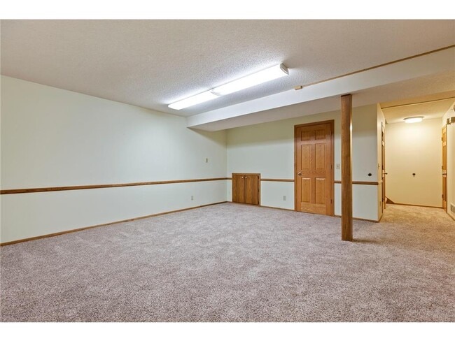 Building Photo - 5546 Village Dr