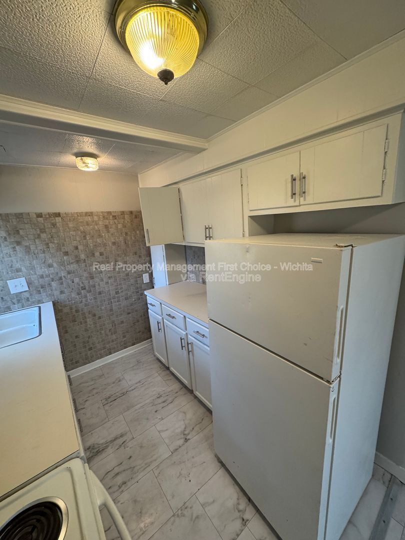 Building Photo - 328 N Volutsia