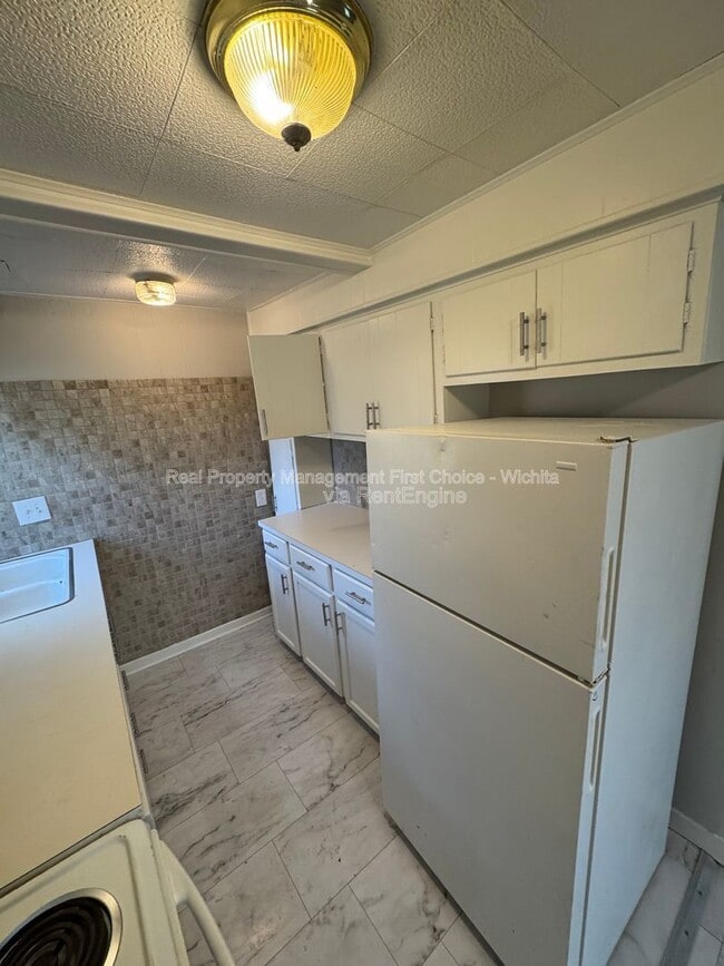 Building Photo - 328 N Volutsia