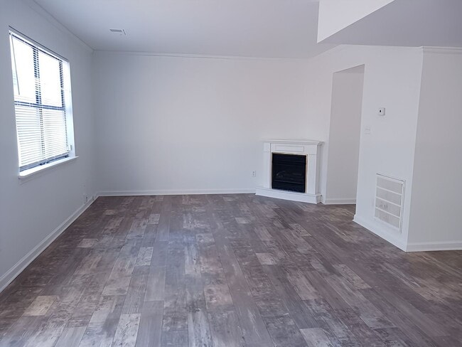 Building Photo - 3 bedroom Townhome in Grayson Valley **Ava...