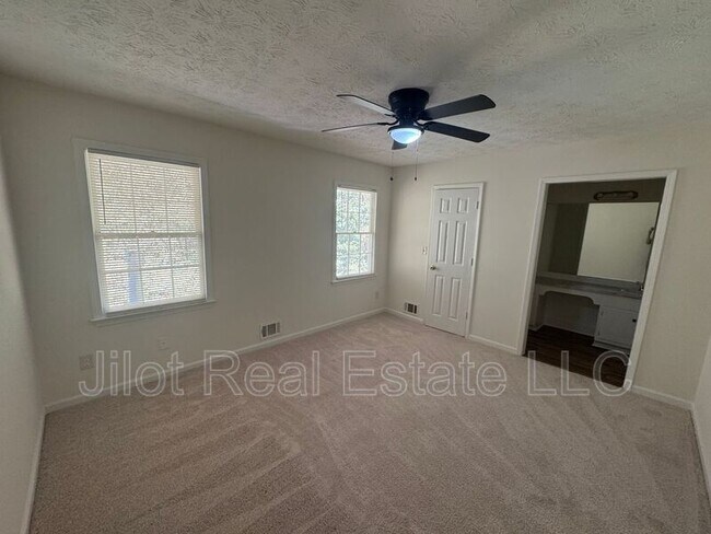 Building Photo - 5233 Ridge Forest Dr