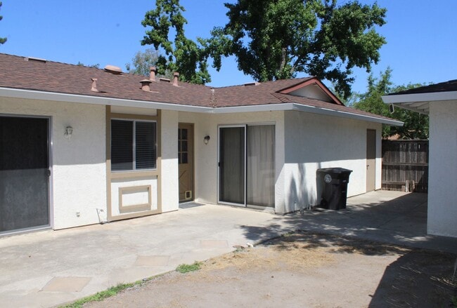 Building Photo - 6351 Chapel View Ln