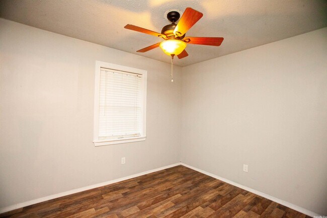 Building Photo - 513 Nan Cir