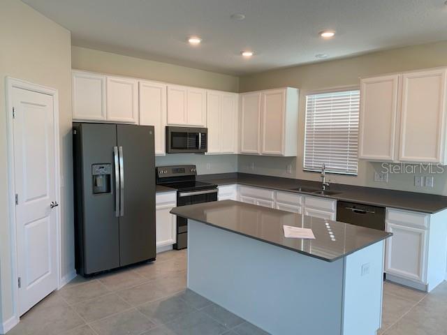 Building Photo - 16441 Champlain St