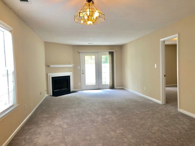 Building Photo - GARDEN HOME IN FOXCROFT COMMUNITY OFF POLO...