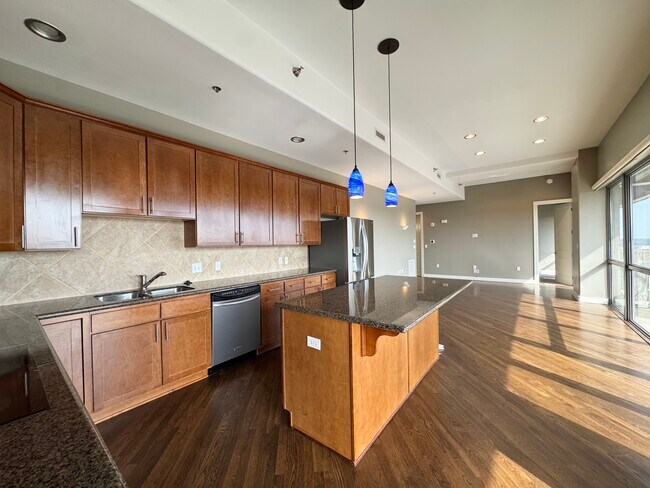 Primary Photo - 600 Admiral Blvd
