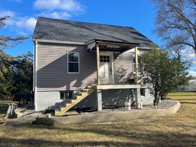 Building Photo - 246 Beaverbrook Rd