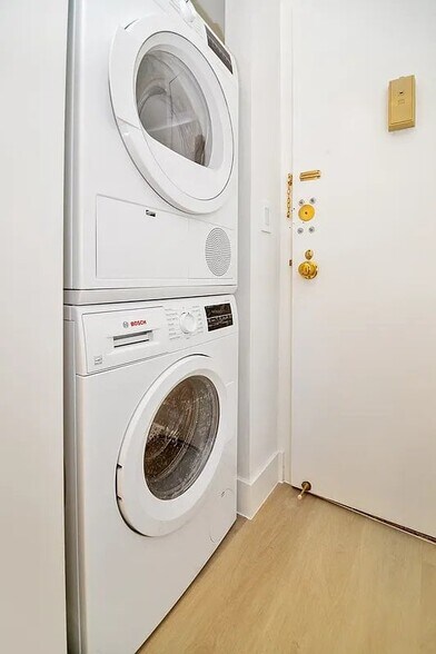 Building Photo - 138 E 38th St