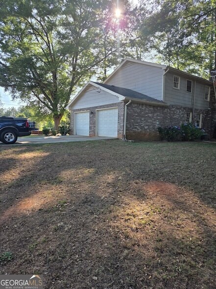 Building Photo - 2206 Country Club Dr SE
