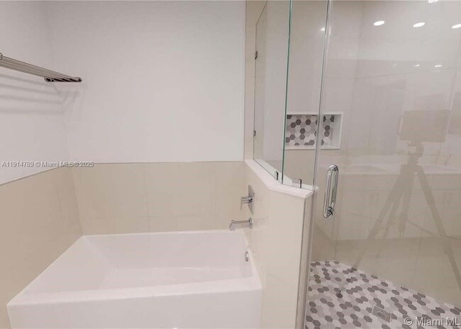 Building Photo - 5081 NW 116th Ct