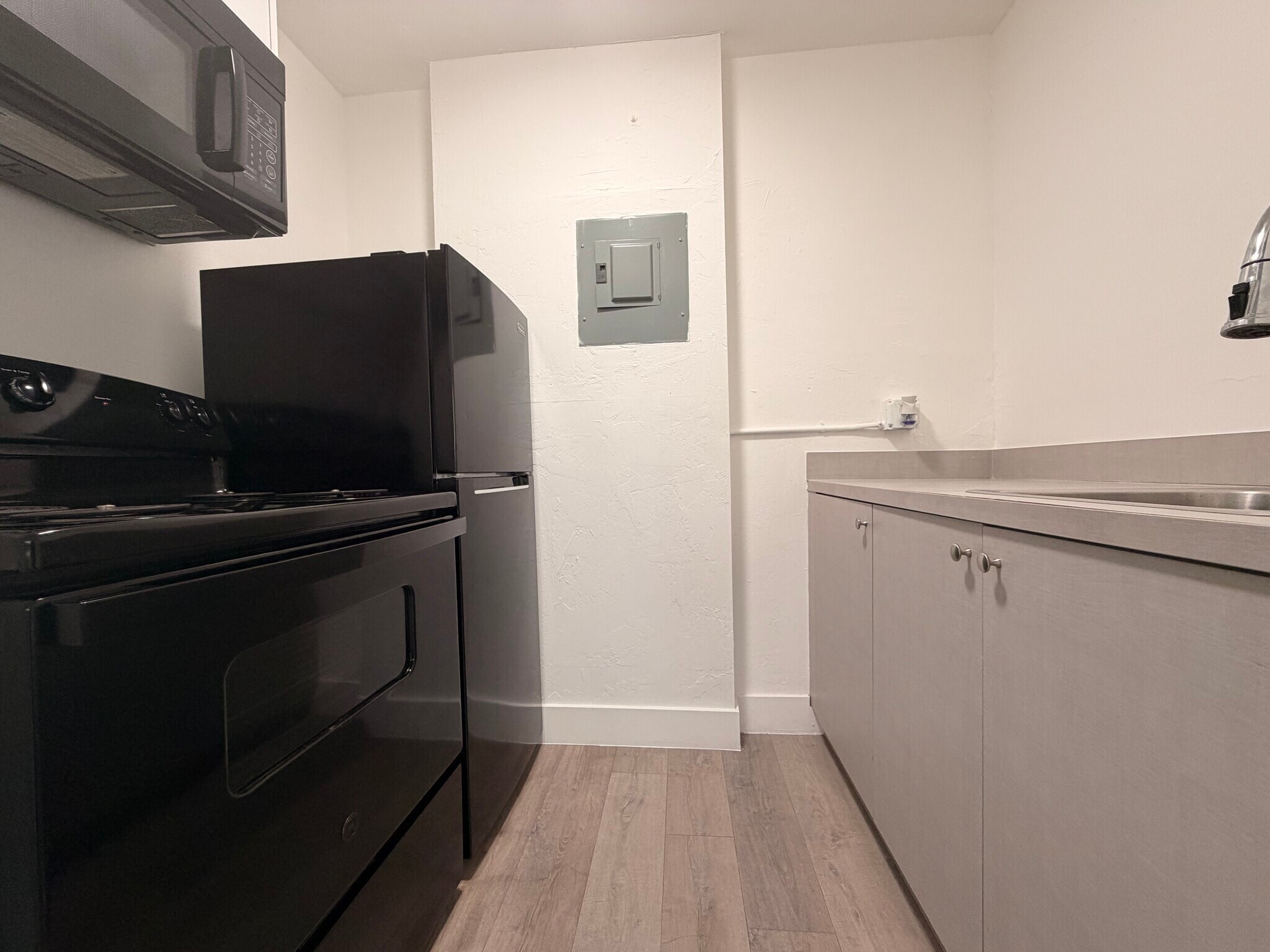 Building Photo - 132 SW 9th St