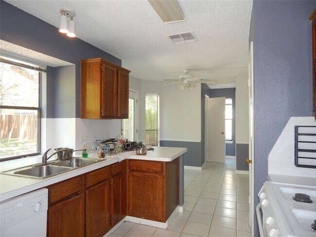 Building Photo - 2503 Autrey Dr