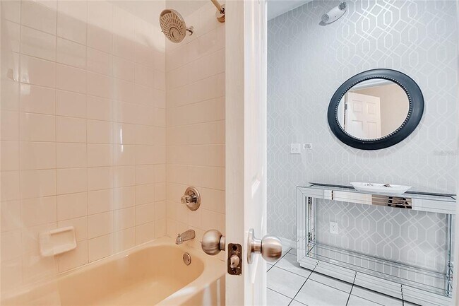 Building Photo - 2713 Bushman Dr