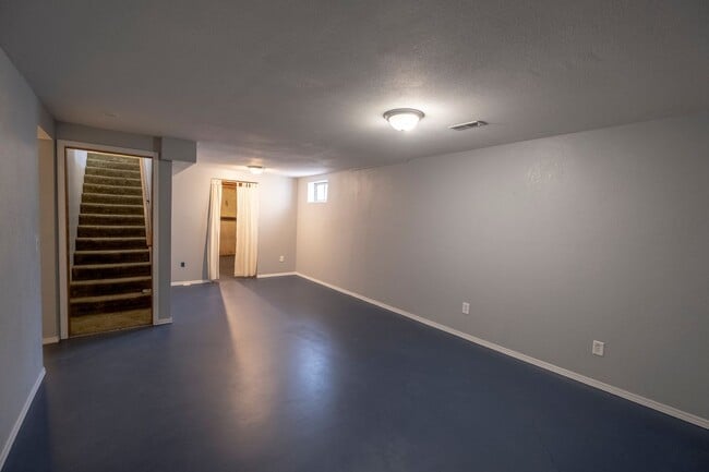 Building Photo - Cute Duplex in CDA