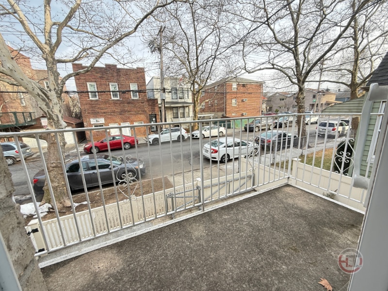 Building Photo - 1561 Mayflower Ave