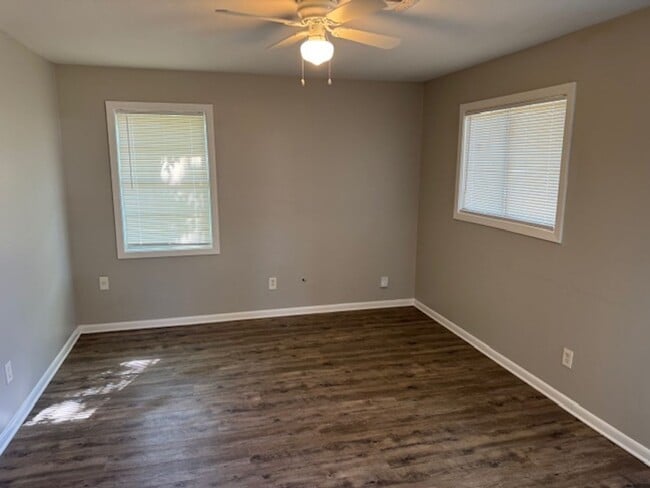 Building Photo - 1711 San Saba St