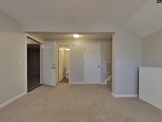 Building Photo - 64 Sweet Thorne Cir