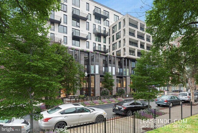 Building Photo - 1332 8th St NW