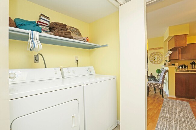 Building Photo - 2626 Holly Hall St