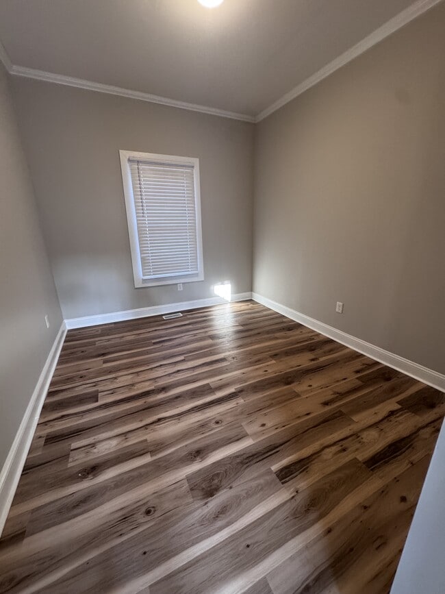 Building Photo - 616 Poplar Ave