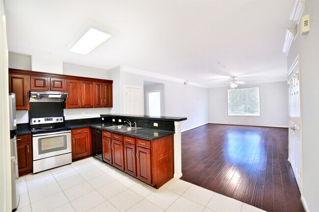 Building Photo - 6611 W Sam Houston Pkwy S