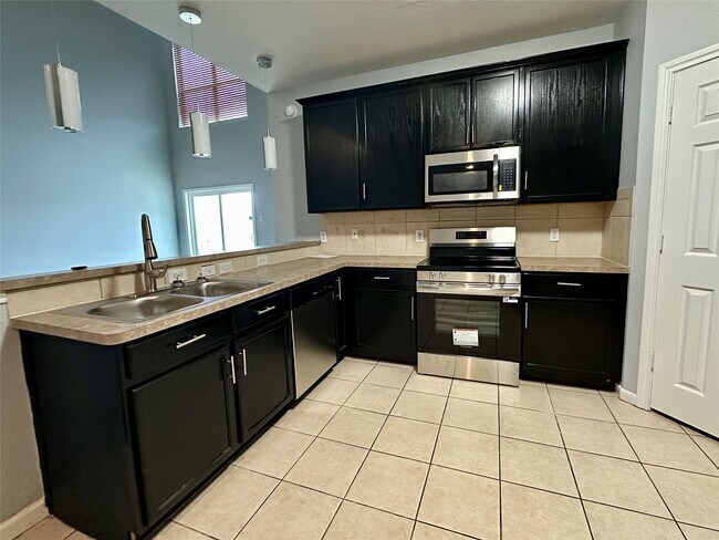 Building Photo - 12511 Silver Cup